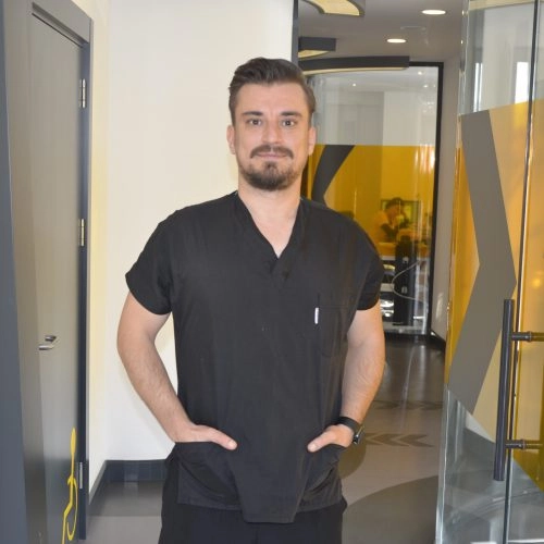 Egemen Özdemir - Diş Hekimi